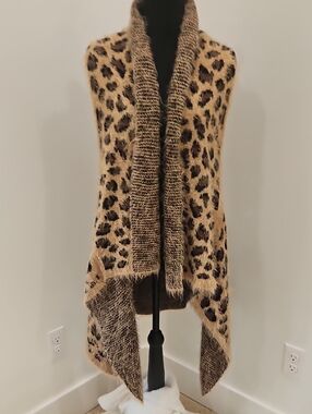 Fashion Apparel & Acc.  Leopard Print Cozy Open Front Knit Vest. Size 0/S
